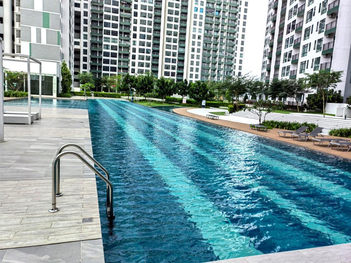 8Scape Residences Batman Vs Ironman@Lsy Home & Leisure Джохор-Бару Екстер'єр фото